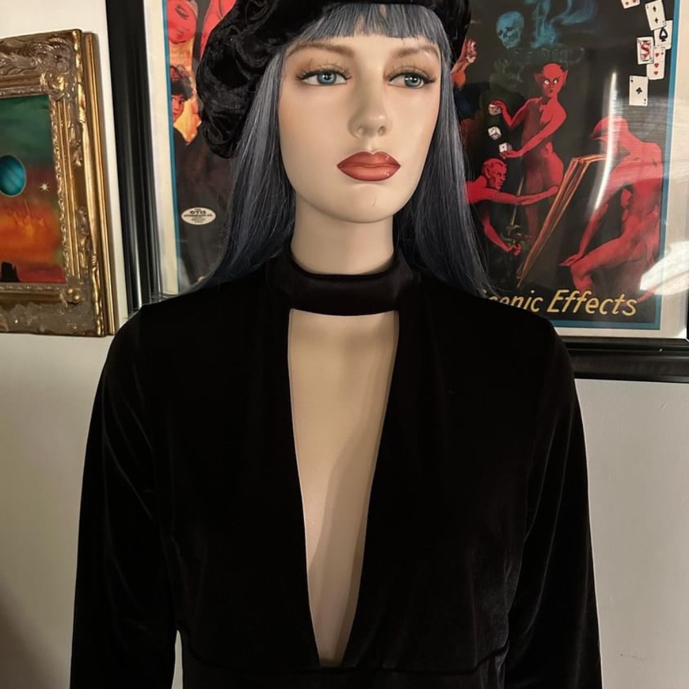 EXPRESS Women's Black Velvet Velour Choker Plunge Long Sleeve Black Romper